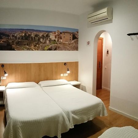Hostal Restaurante Cornella Cornellà de Llobregat Kültér fotó