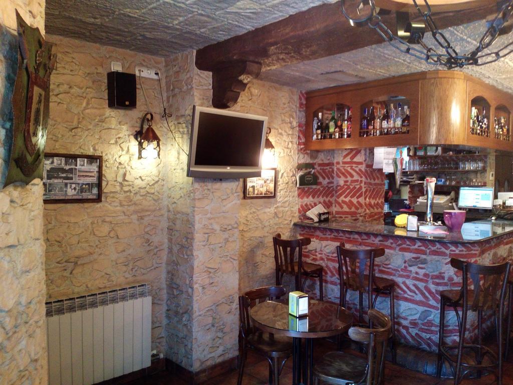 Hostal Restaurante Cornella Cornellà de Llobregat Kültér fotó