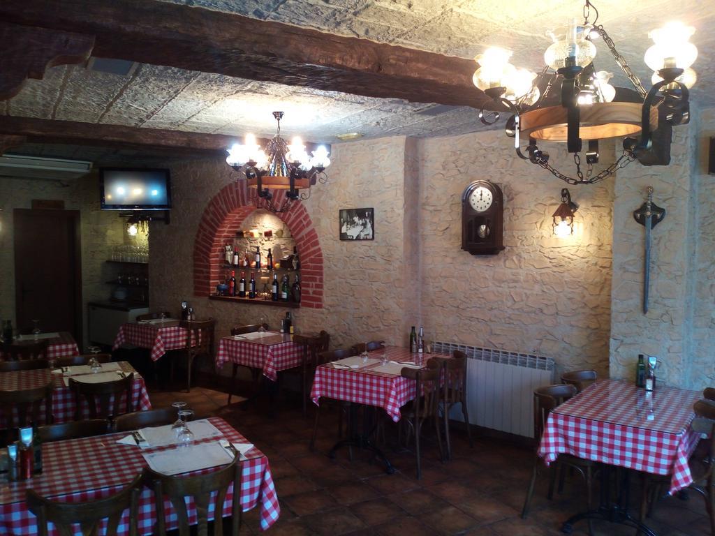 Hostal Restaurante Cornella Cornellà de Llobregat Kültér fotó