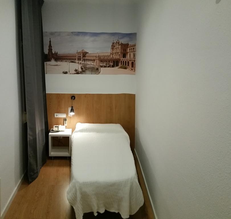 Hostal Restaurante Cornella Cornellà de Llobregat Kültér fotó