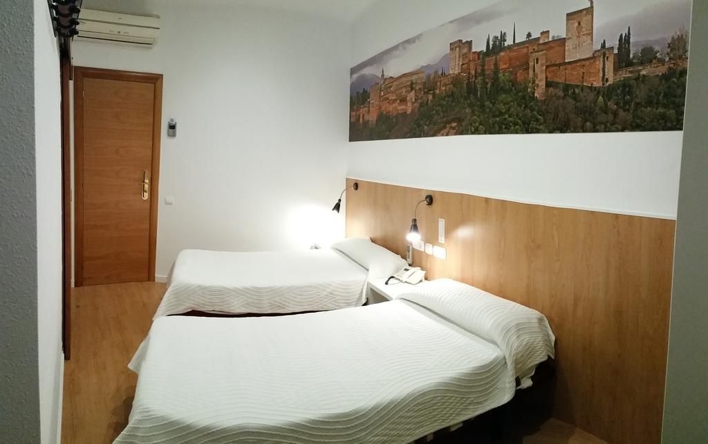 Hostal Restaurante Cornella Cornellà de Llobregat Kültér fotó