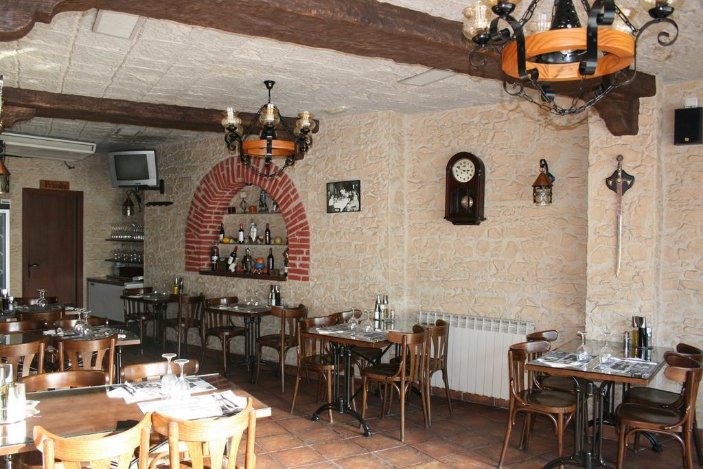 Hostal Restaurante Cornella Cornellà de Llobregat Kültér fotó
