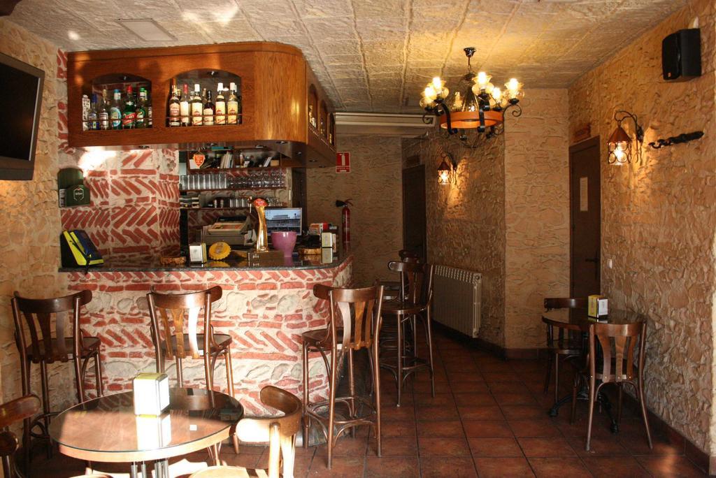 Hostal Restaurante Cornella Cornellà de Llobregat Kültér fotó