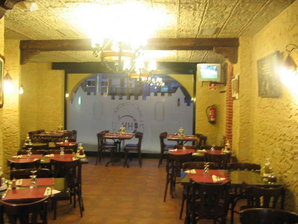 Hostal Restaurante Cornella Cornellà de Llobregat Kültér fotó