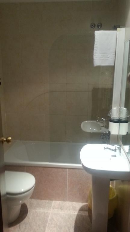 Hostal Restaurante Cornella Cornellà de Llobregat Szoba fotó